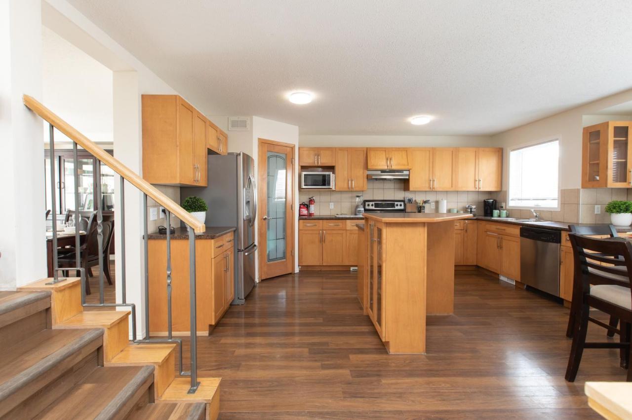 Elegant 6 Bedroom House Near U Of Manitoba Winnipeg Esterno foto