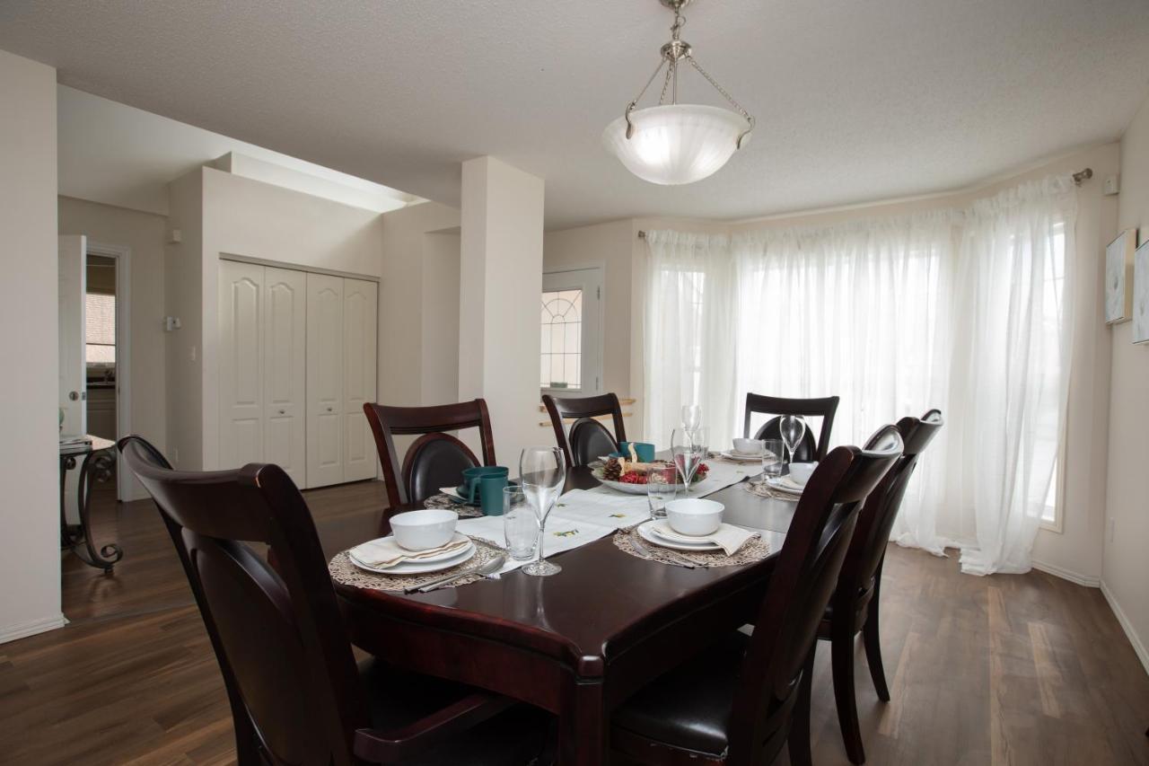 Elegant 6 Bedroom House Near U Of Manitoba Winnipeg Esterno foto