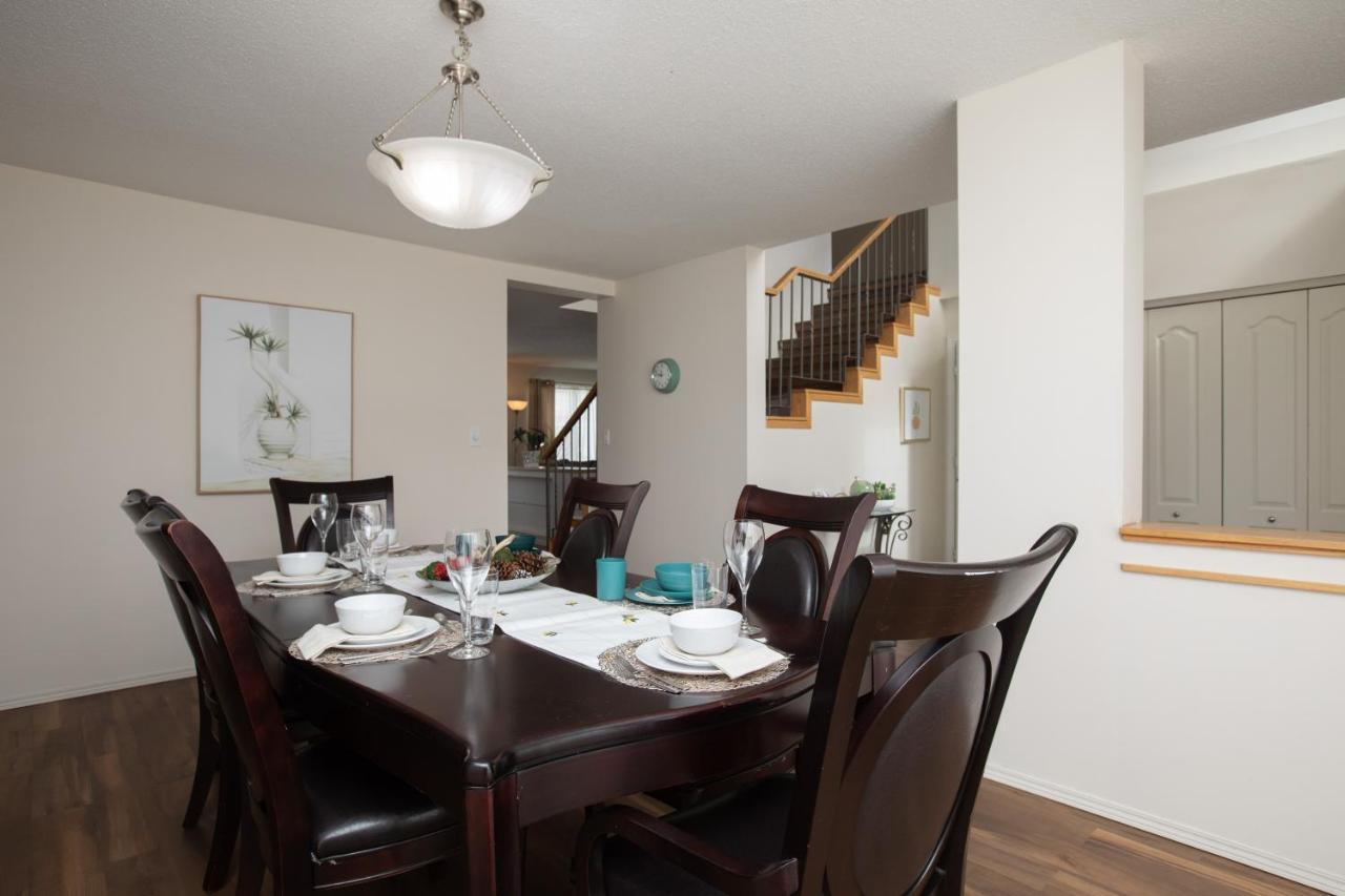Elegant 6 Bedroom House Near U Of Manitoba Winnipeg Esterno foto