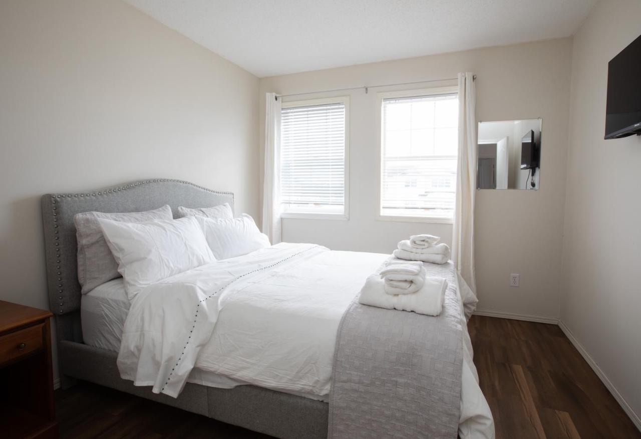 Elegant 6 Bedroom House Near U Of Manitoba Winnipeg Esterno foto