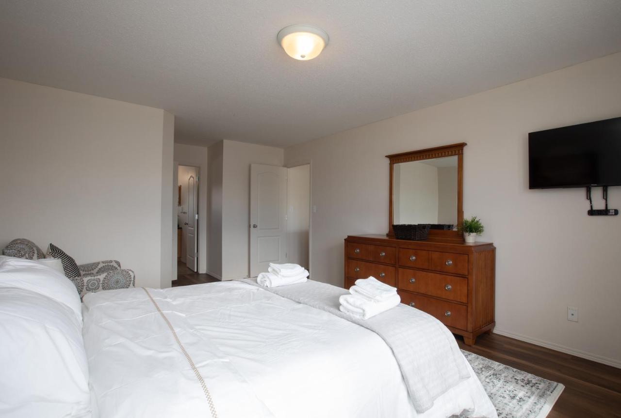 Elegant 6 Bedroom House Near U Of Manitoba Winnipeg Esterno foto