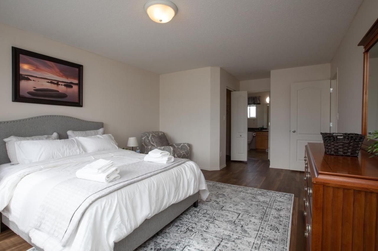 Elegant 6 Bedroom House Near U Of Manitoba Winnipeg Esterno foto